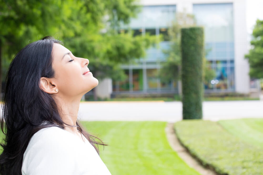 3 metode prin care poti sa respiri un aer mai sanatos