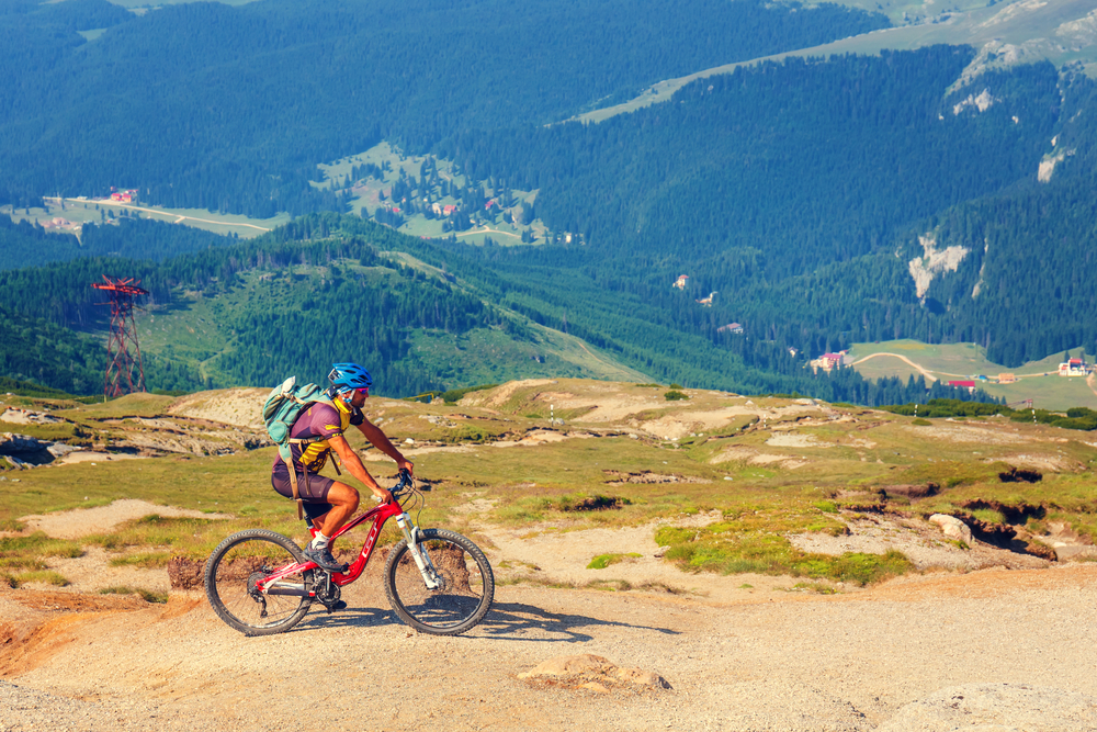 Top 10 trasee montane din România pe care poți să le parcurgi cu bicicleta