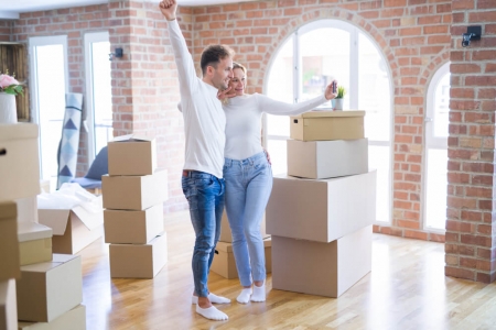 Idei de cadouri de casa noua - ce sa oferi in dar cunoscutilor care isi schimba locuinta